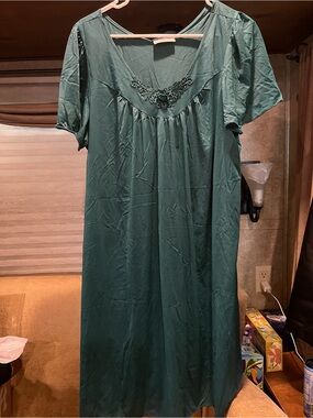 Vtg Vanity Fair Green Nylon Tricot Nightgown Lace Appliqué L
